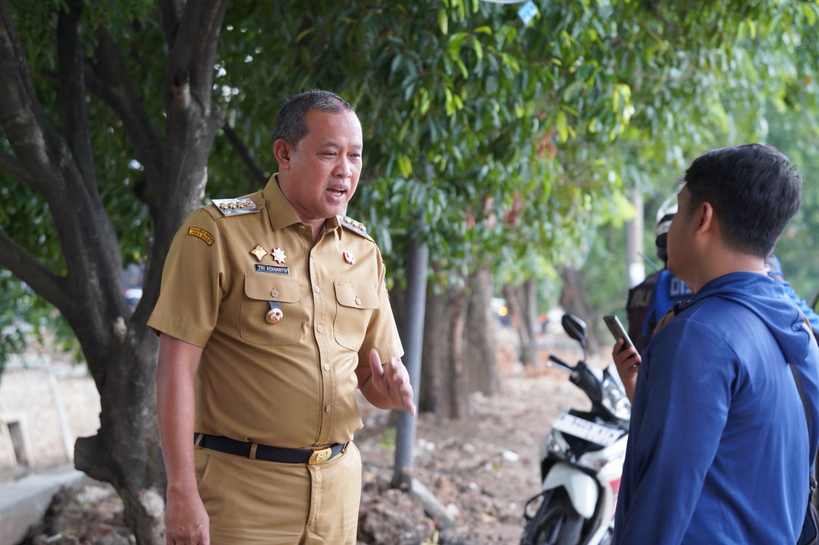 Wali Kota Bekasi Tri Tinjau Langsung Turap Longsor Rawalumbu Hari Ini Langsung Dikerjakan