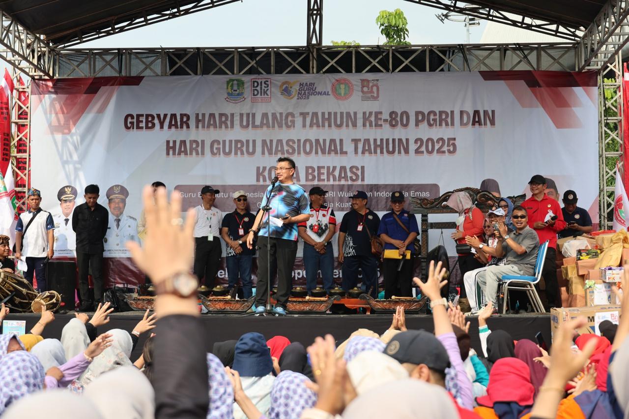 Hari Guru di Kota Bekasi Jadi Panggung Apresiasi Bersama Wawali Harris Bobihoe