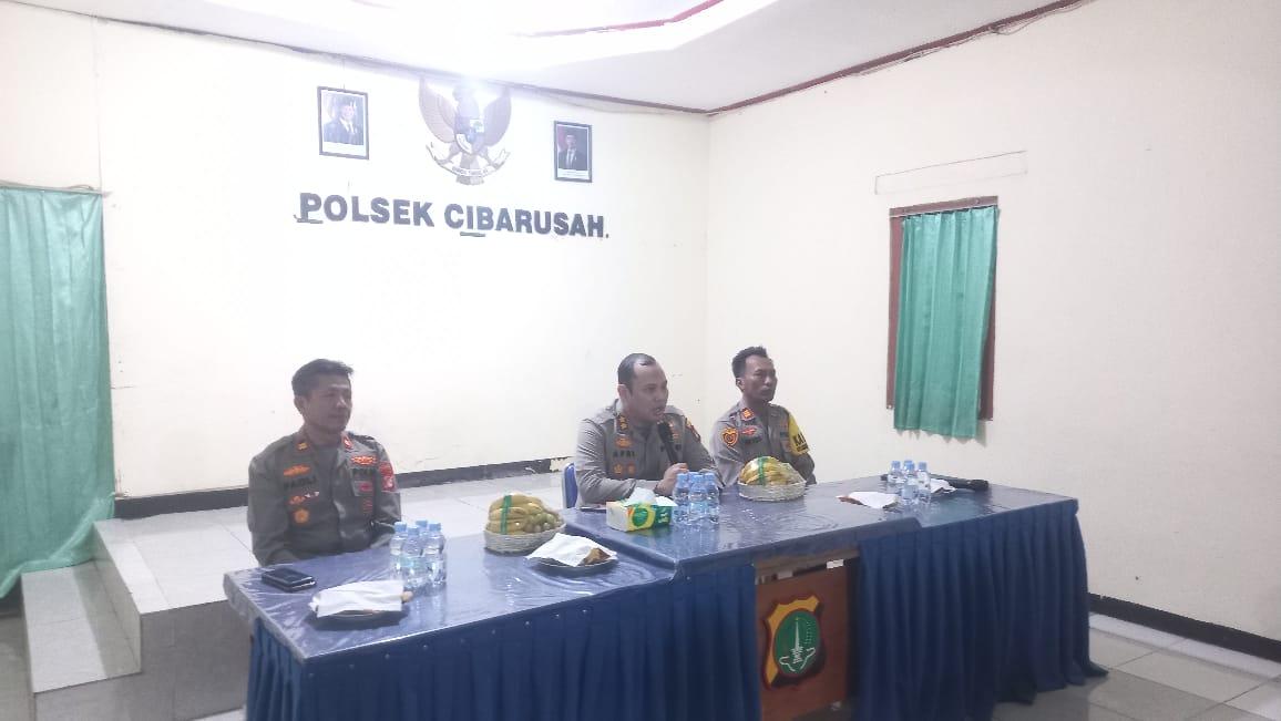 Tingkatkan Pelayanan Publik, Wakapolres Metro Bekasi Kunjungi Polsek Cibarusah