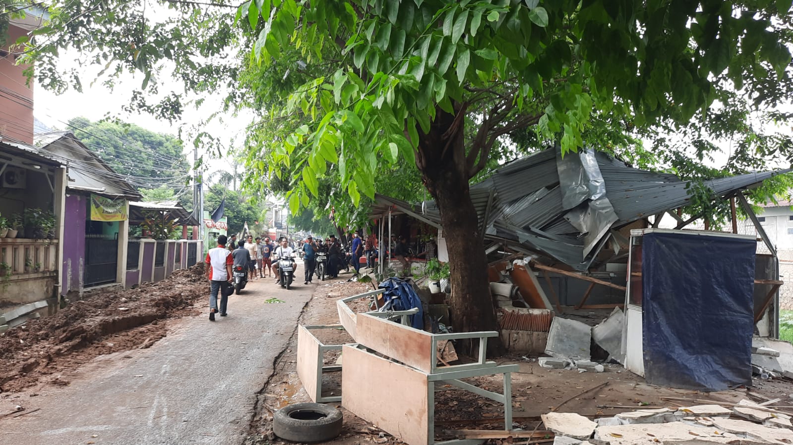 Antisipasi Banjir, DPRD Minta Pemkot Bekasi Bongkar Bangli di Atas Saluran Air