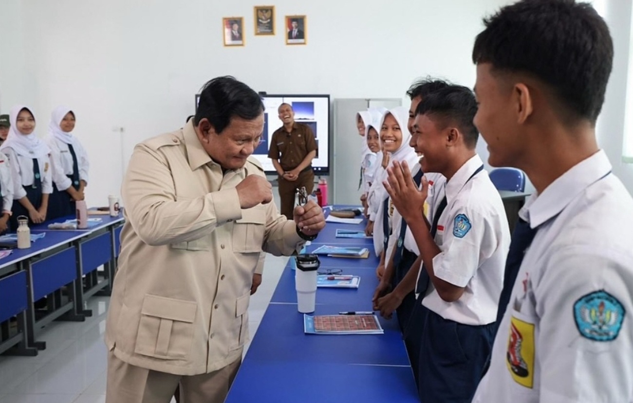 Momen Kocak Prabowo Tantang Siswa SMPN 4 Bekasi Adu Boxing